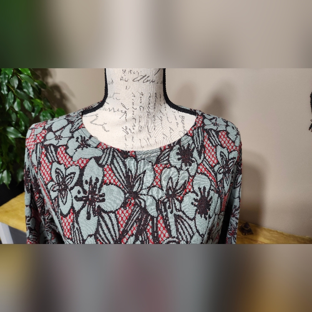 Cut Loose Medium Jacquard Textured Floral Print 3/4 Sleeve Boatneck Tee - Picture 4 of 9